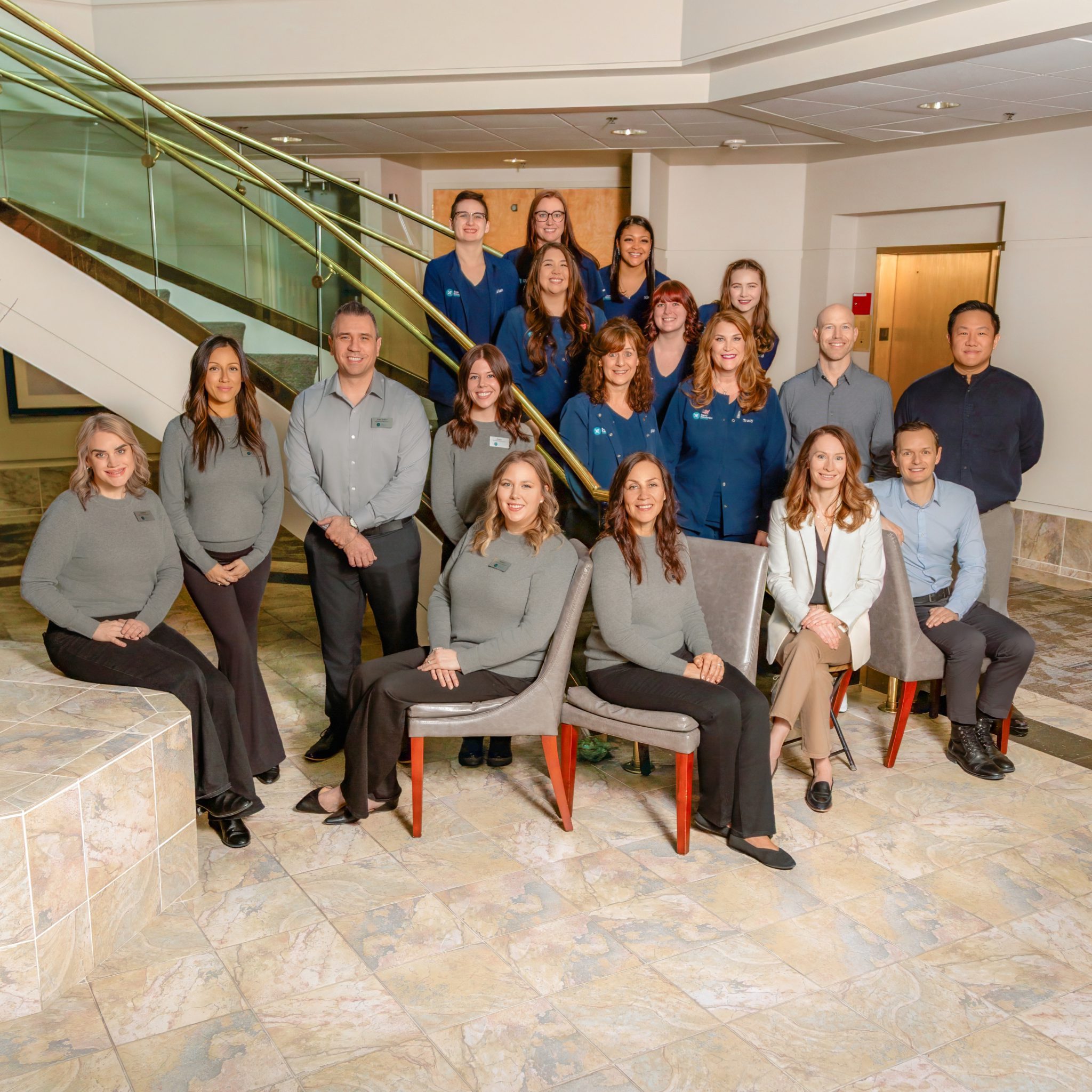 A picture of the entire team in their gray and blue uniforms along with the doctors.