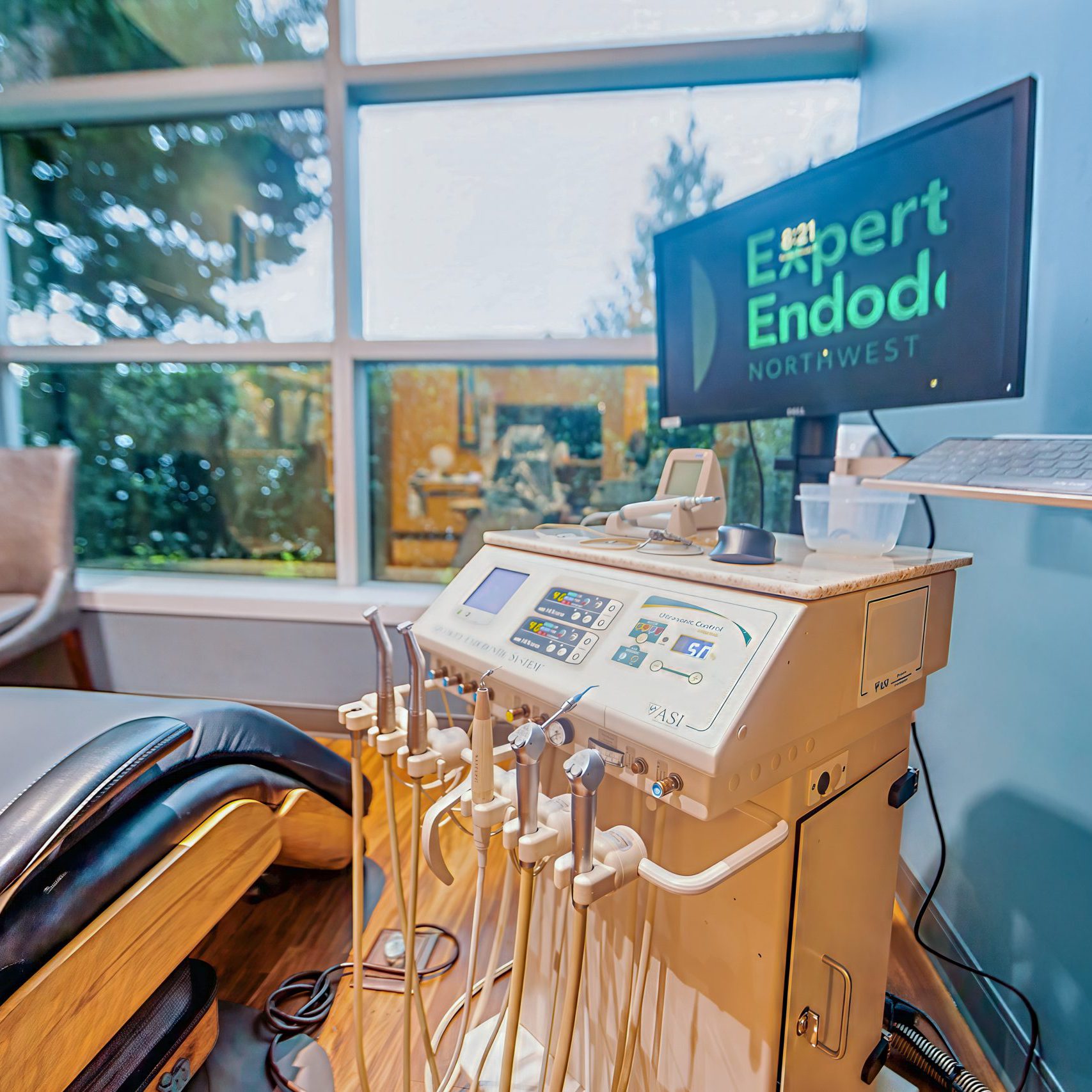 An image featuring an expert endodontic's technology inside the office.
